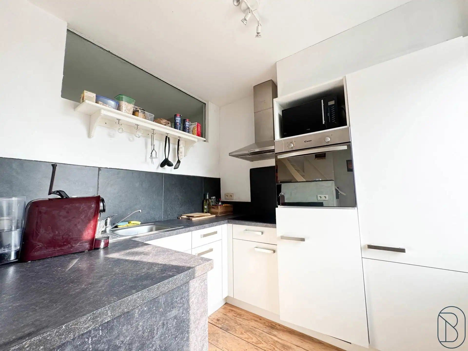 Prachtig herenhuis, ideaal gelegen aan de boulevards van Doornik. foto 15