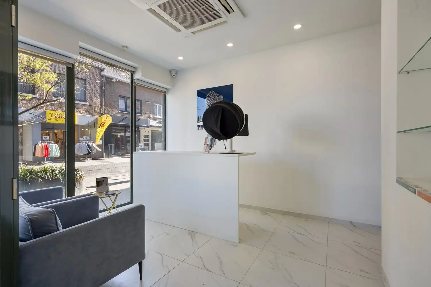 Veelzijdig handelspand in hartje Lanaken foto 12