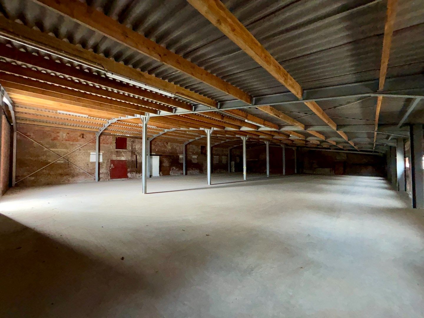 OPSLAGRUIMTE VAN 635 M² IN IEPER foto 4