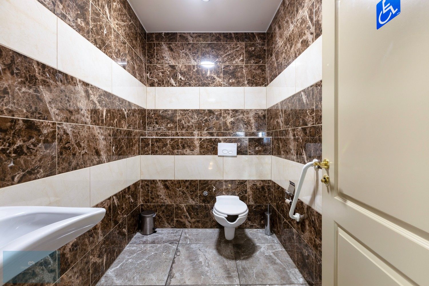 Te  Huur: Unieke Horecagelegenheid in Genk de Stalenstraat foto 29