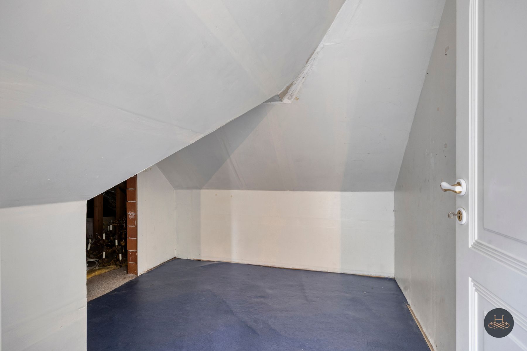 Ruime woonst met achterliggende loods - aandelenoverdracht foto 25
