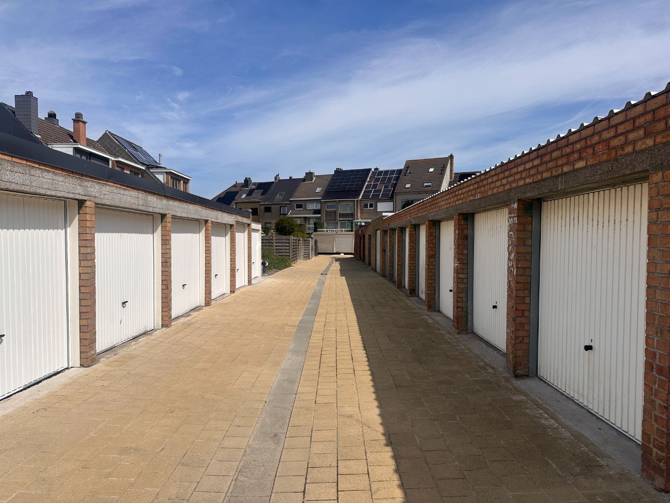 Garagebox op goede locatie foto {{pictureIndex}}