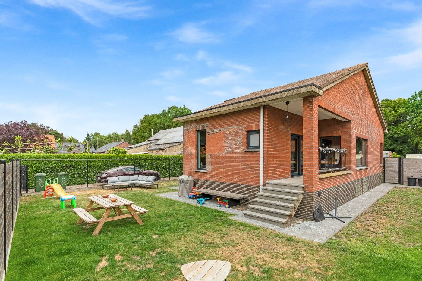 Vrijstaande, gerenoveerde woning met 2 slpk., garage, ruime souterrain, zolder en tuin foto 29