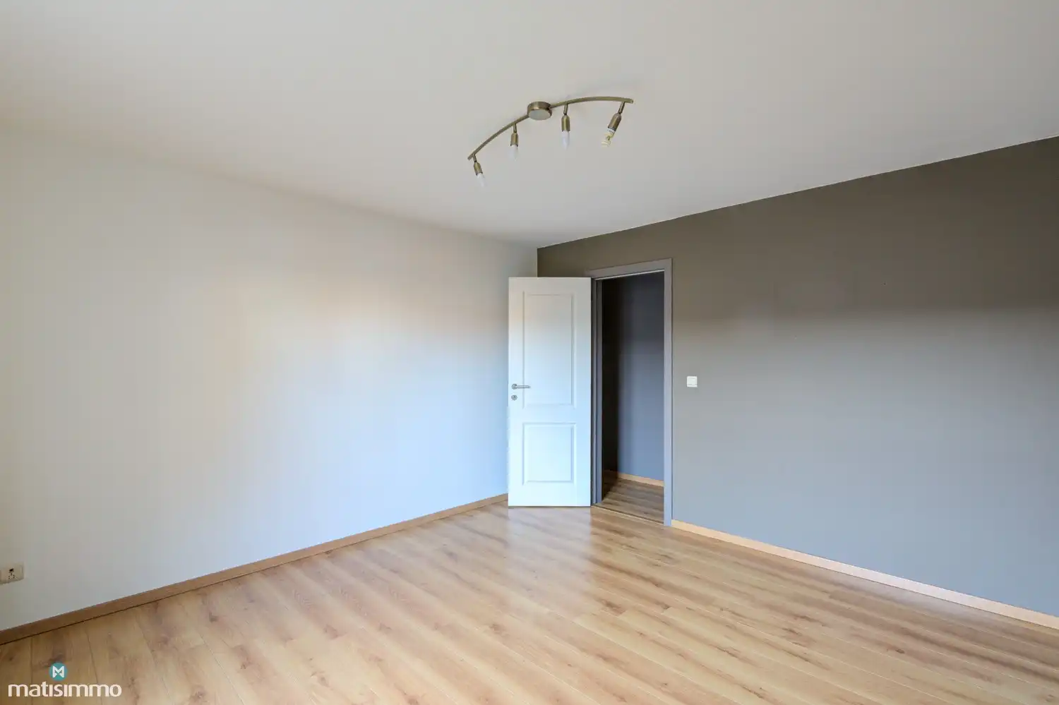 VERZORGD INSTAPKLAAR APPARTEMENT MET 2 SLAAPKAMERS EN RUIM TERRAS TE MUNSTERBILZEN foto 16