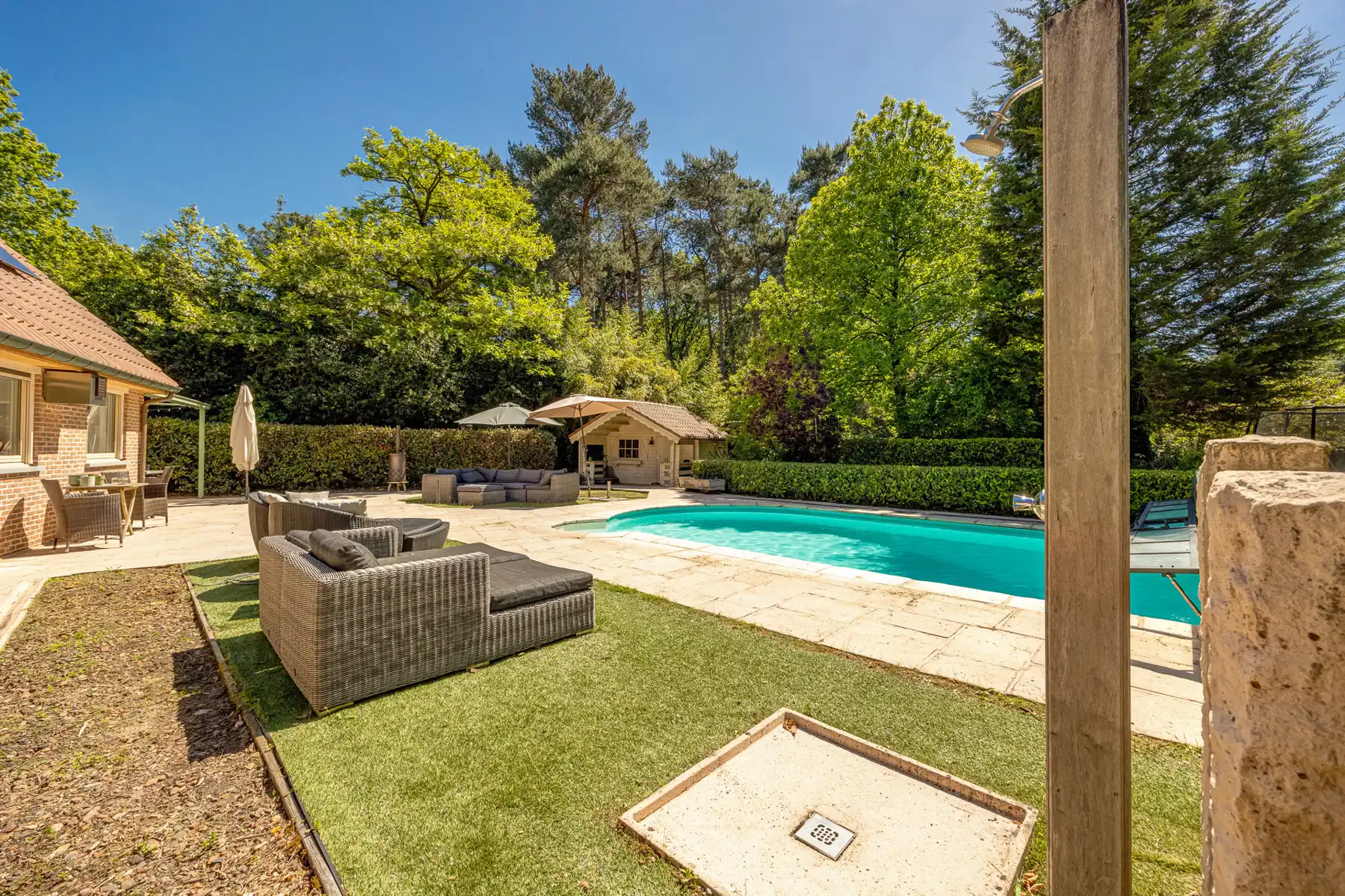 Gerenoveerde villa met 6 slpk, praktijk, zwembad op 1.867m² foto 32
