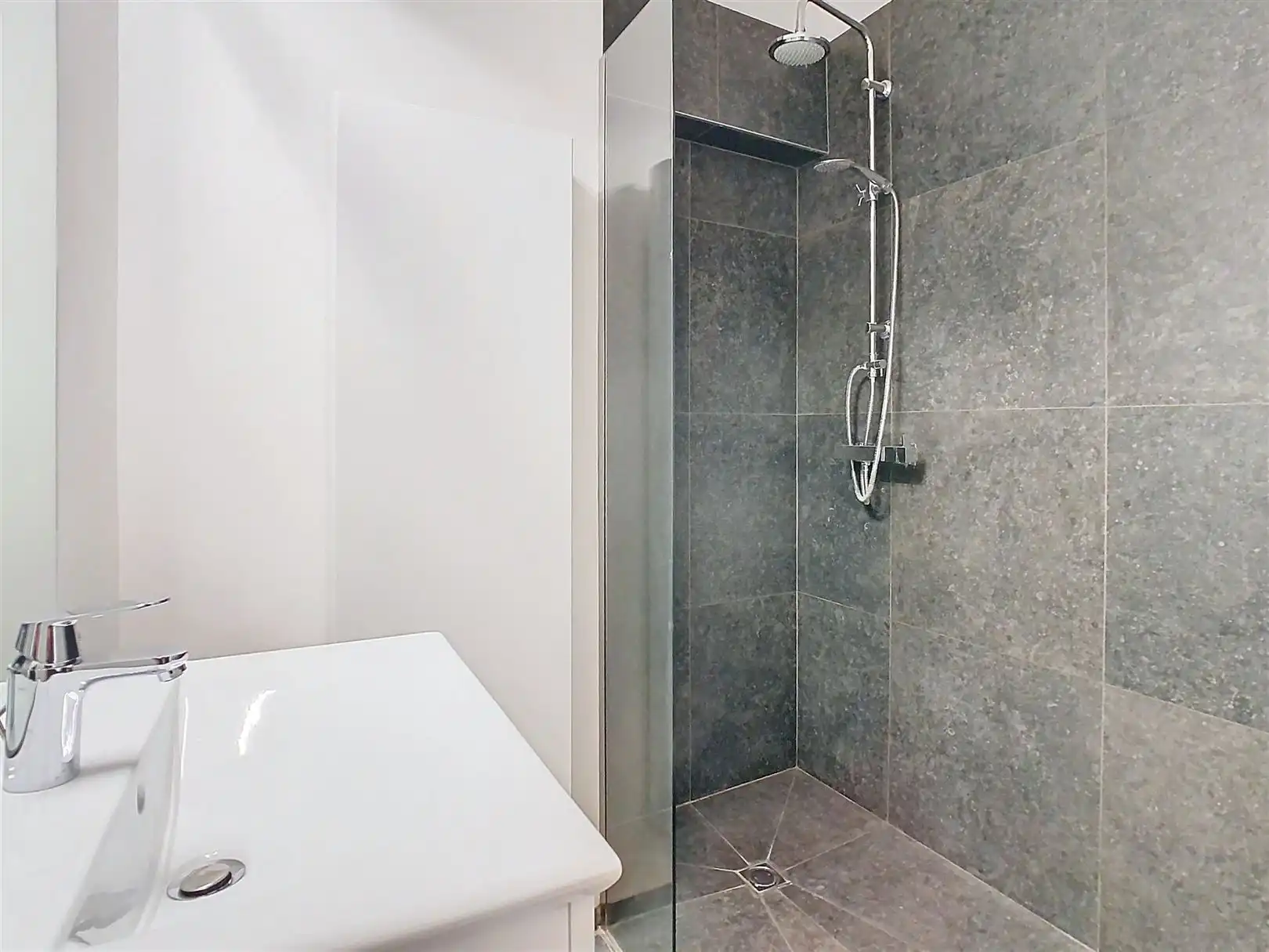 Opbrengsteigendom van 6 APP en handelspand foto 25