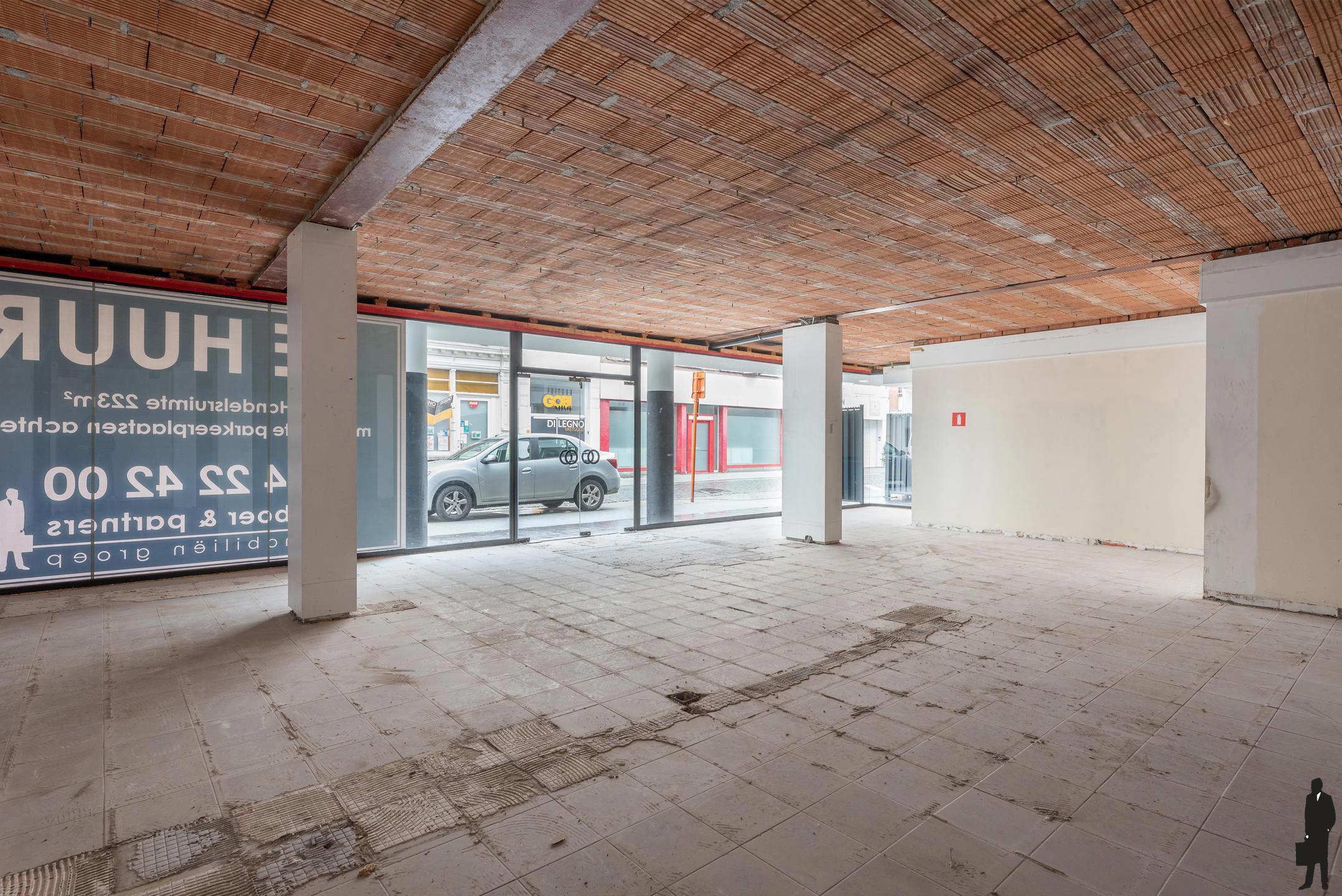 TE KOOP: Commerciële ruimte / Kantoorruimte foto 5