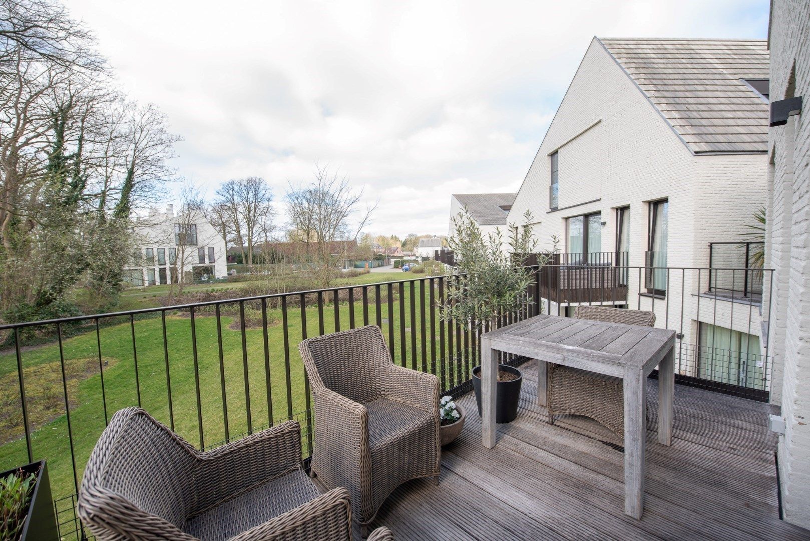 Instapklaar, luxueus, recent appartement in Park De Borchgrave te Olsene foto 17