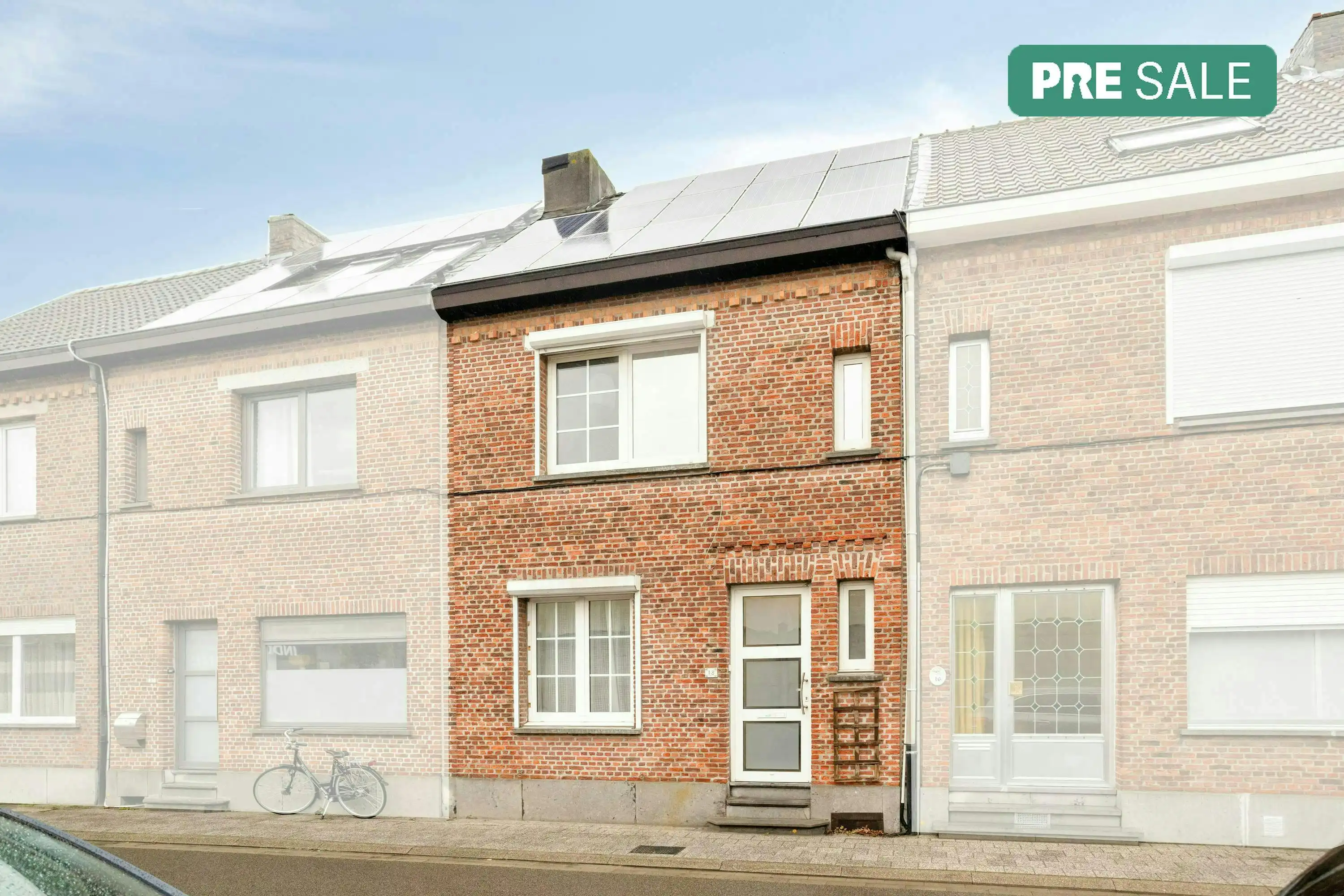 Instapklaar huis met tuin te koop in Mechelen foto {{pictureIndex}}