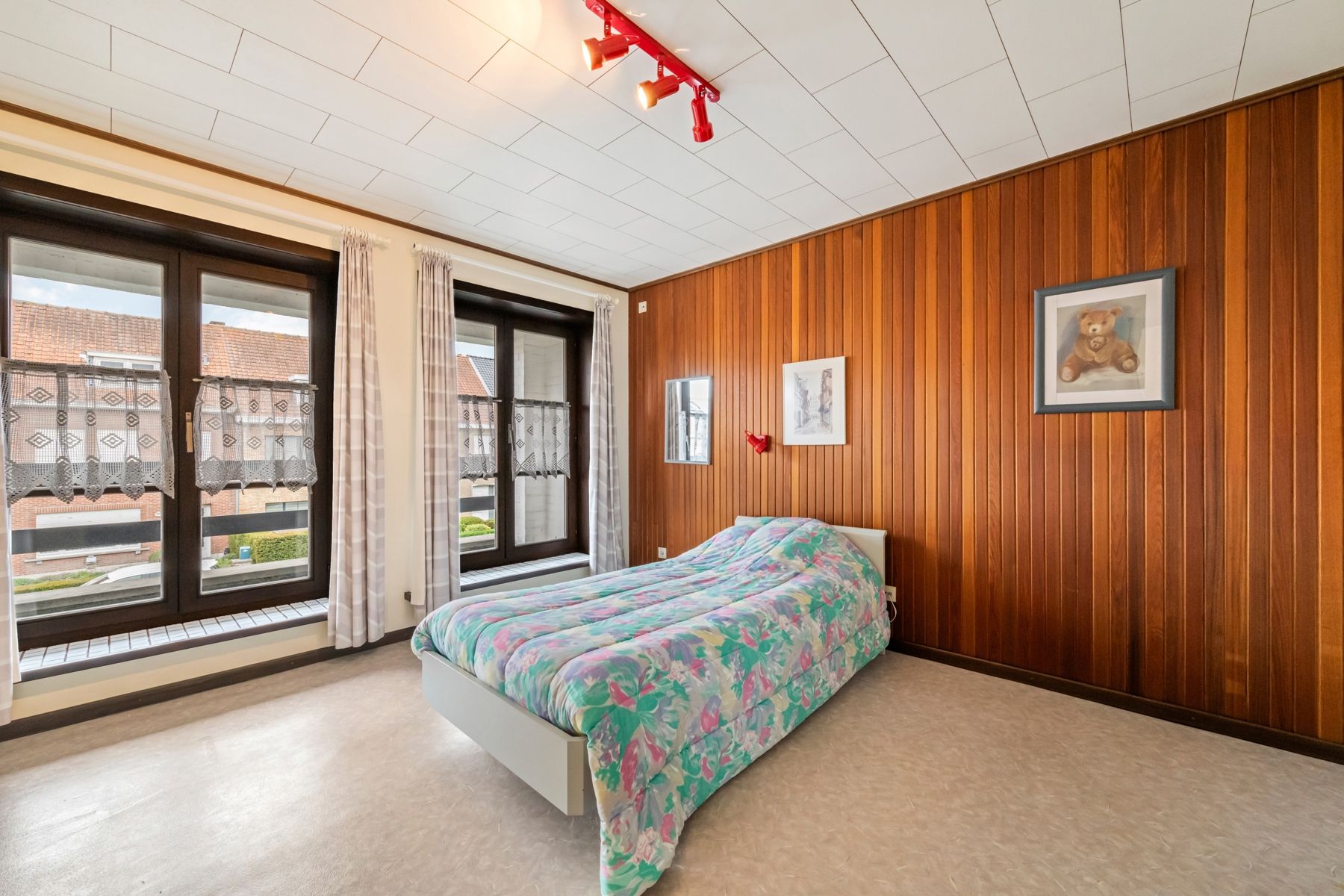 Ruime woning met tuin en bijgebouwen in rustig Sint-Kruis. foto 19