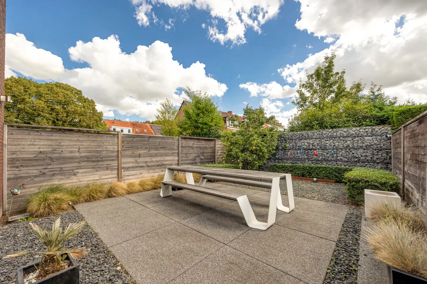 Knap afgewerkte woning met apart bedrijfsgebouw en parking foto 5