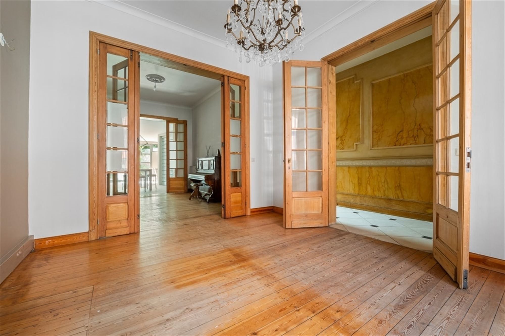 PRACHTIG HERENHUIS MET VEEL CHARME IN HET CENTRUM VAN SINT-TRUIDEN  foto 4
