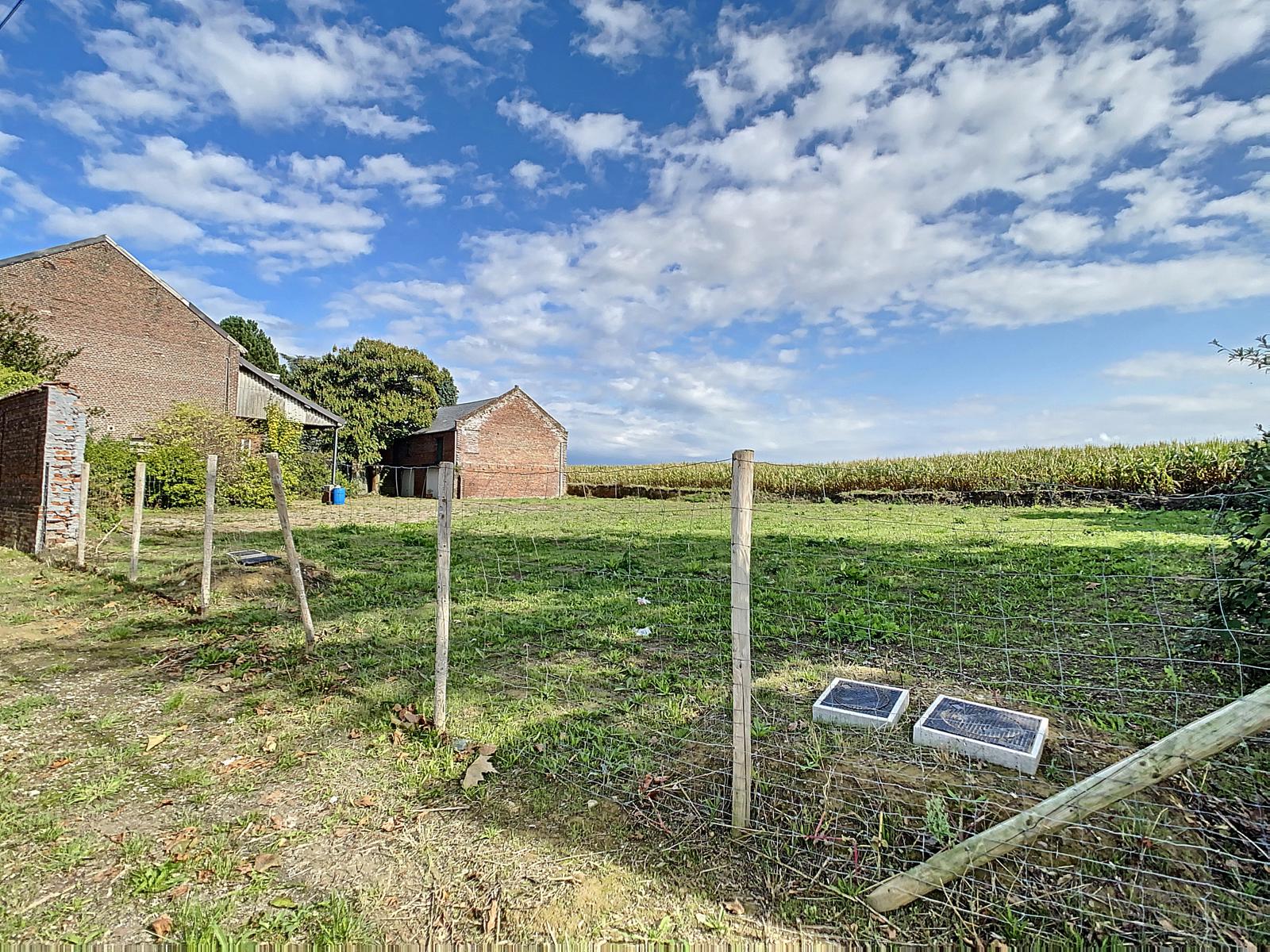 Zeer goed bereikbare bouwgrond:Half Open woning op 5 are    foto 3