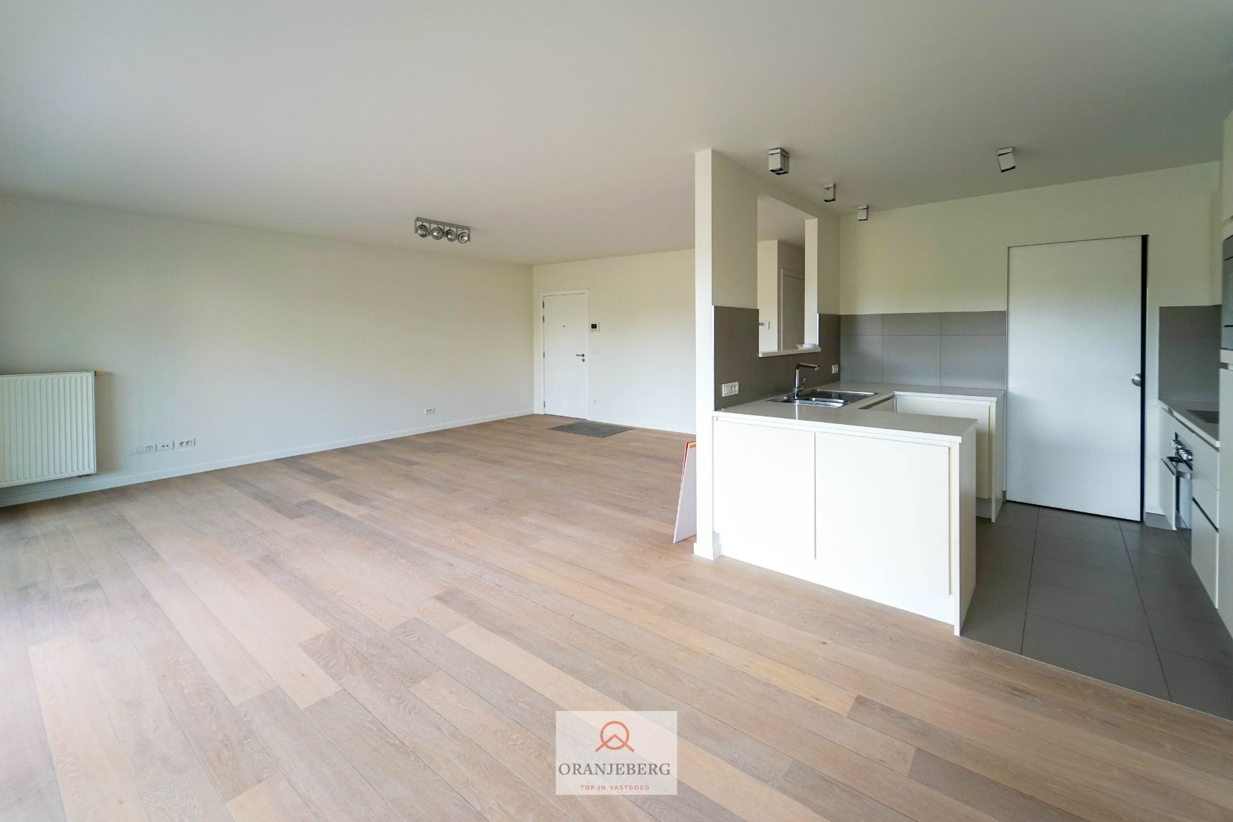 Instapklaar gelijkvloers 2 slpk appartement met tuin foto 3