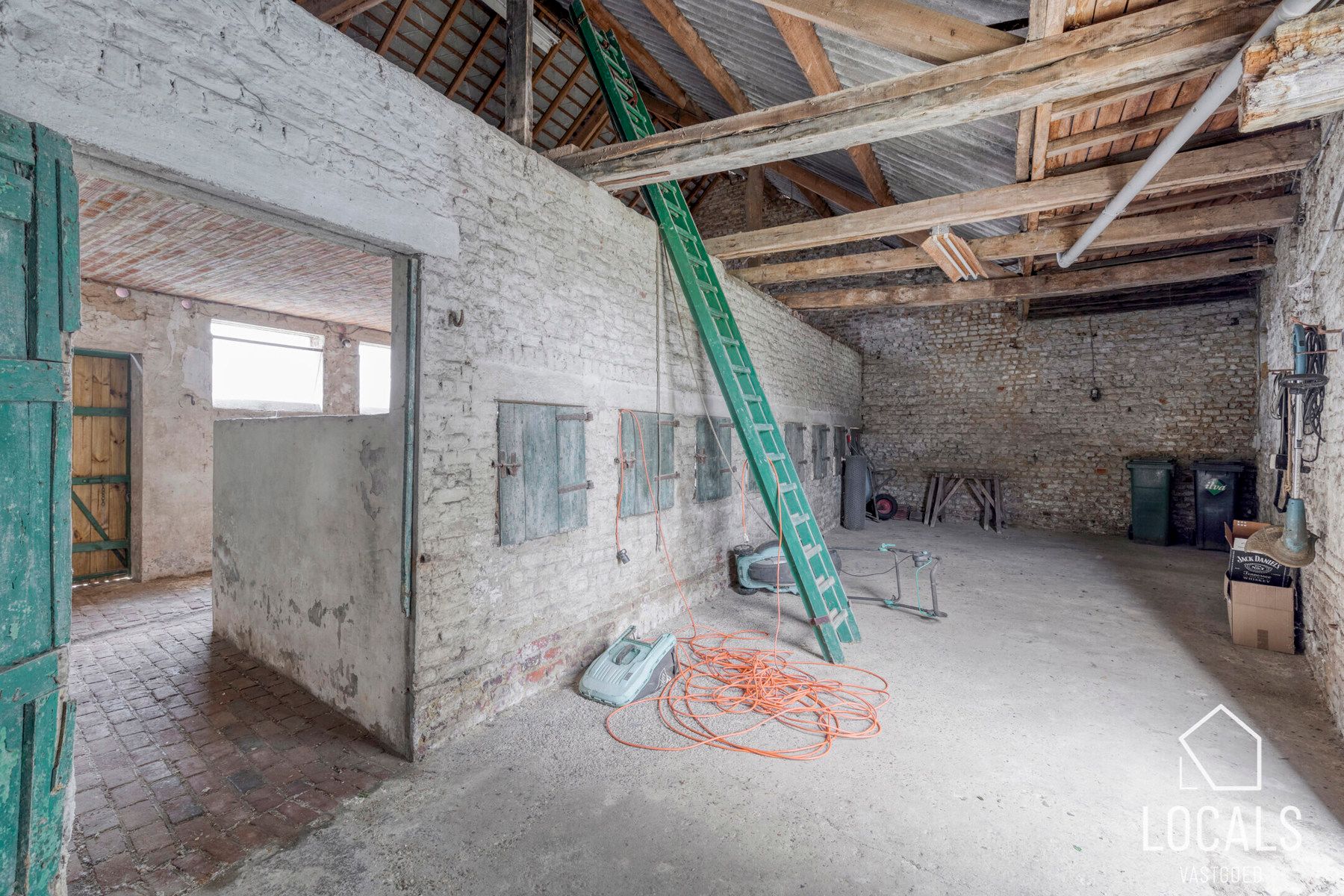 Rustig gelegen hoeve met bijgebouwen en veel potentieel foto 22