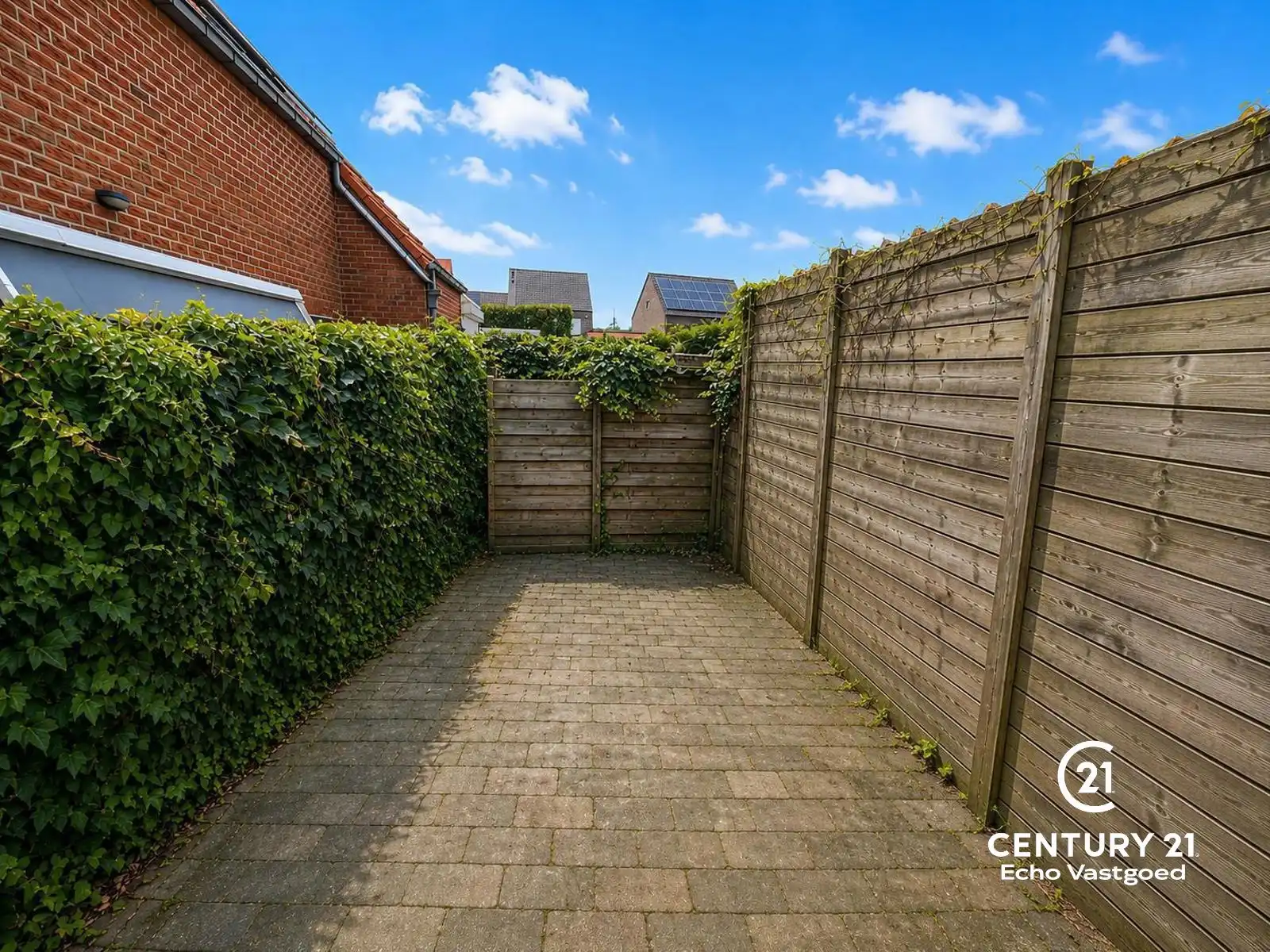Centraal gelegen, gerenoveerde en instapklare woning foto 7