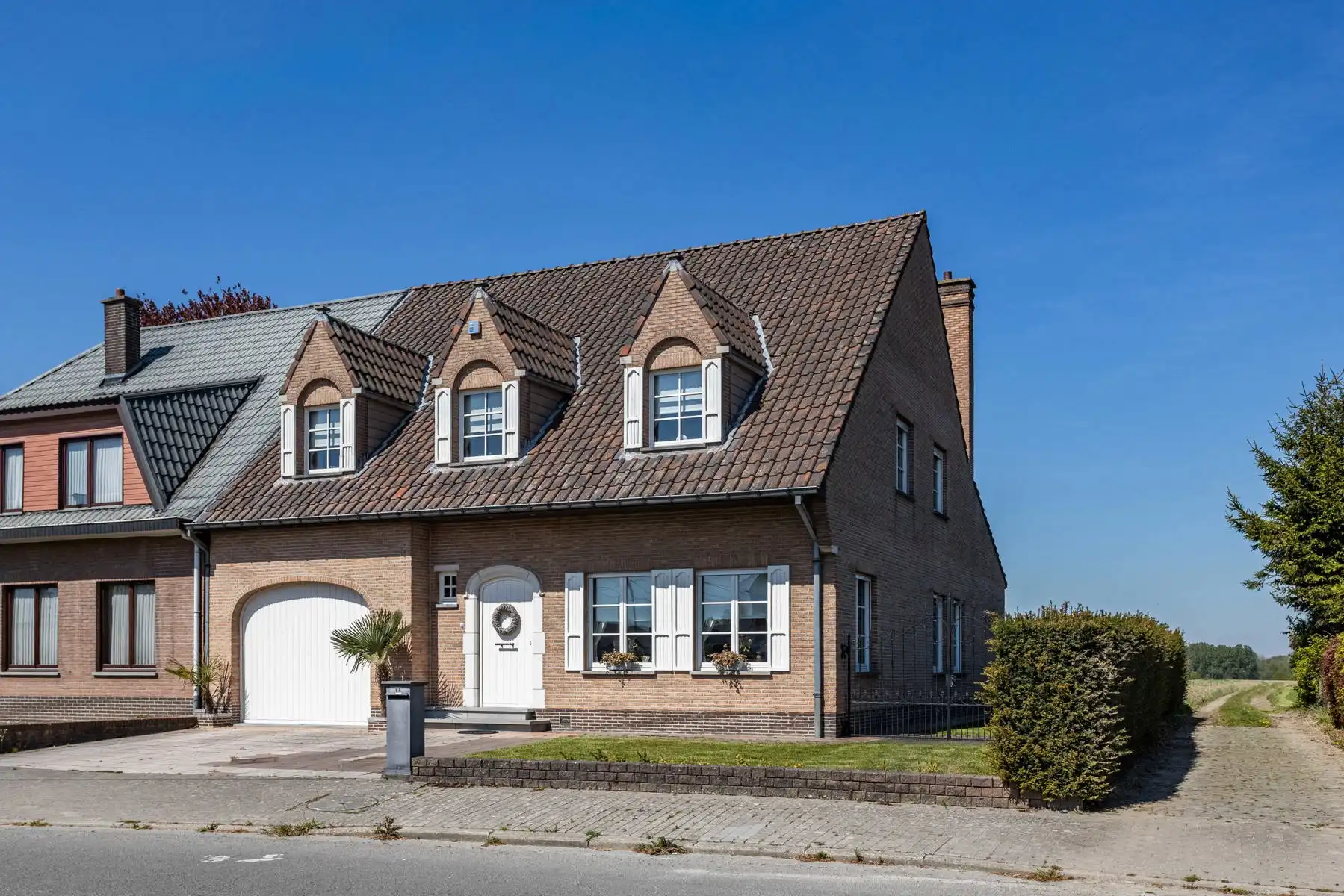 Instapklare woning met 4 slaapkamers en tuin te Erpe! foto 2