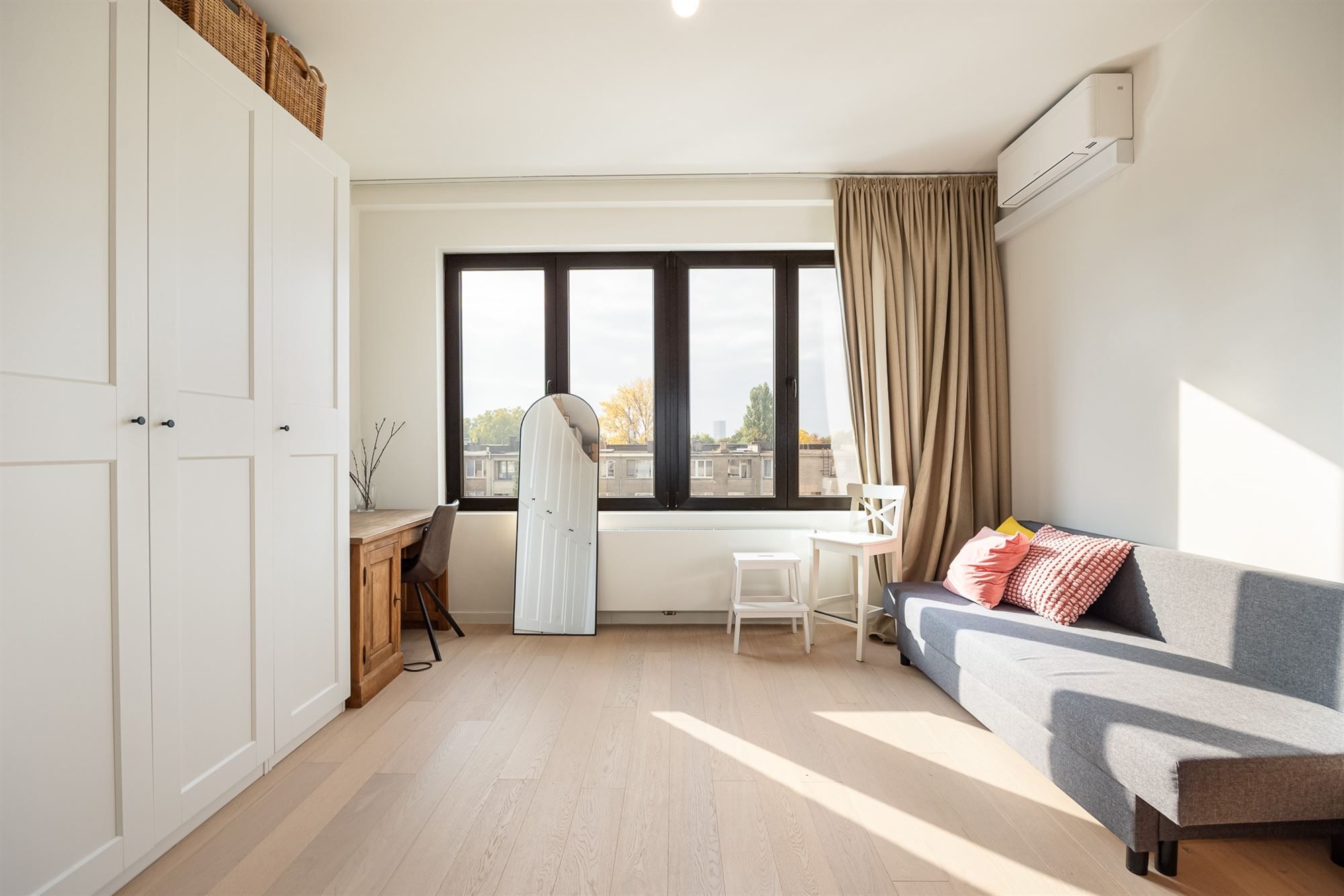 Instapklare gerenoveerd appartement met 2 slpk. en terras foto 10
