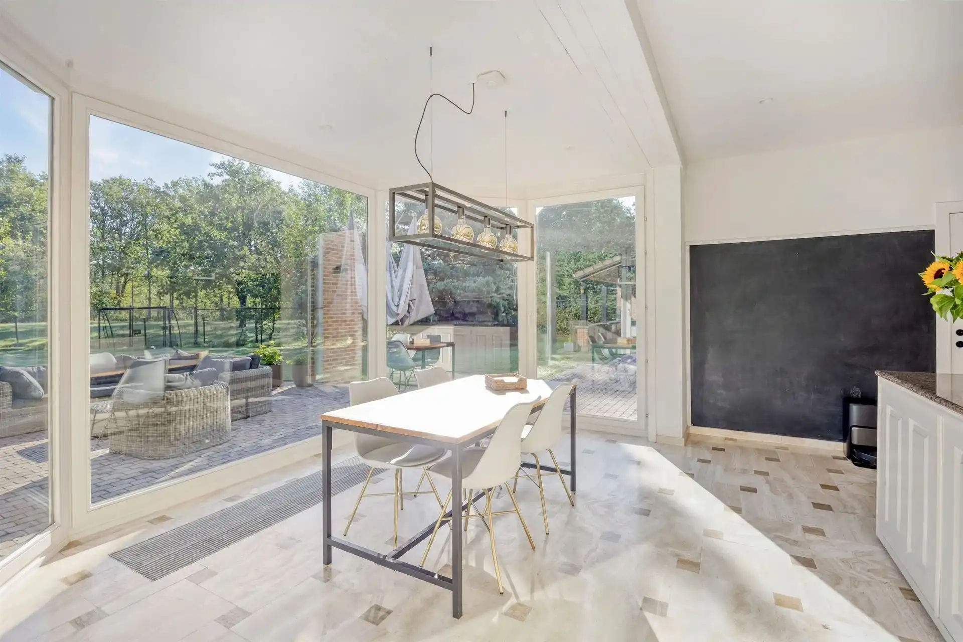 Prachtig gerenoveerde villa met 4 à 5 slpks en zwembad te Schilde foto 11