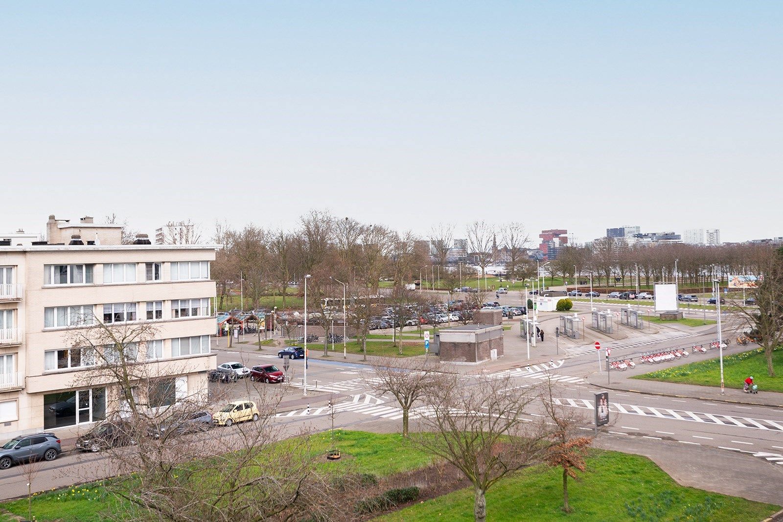 Prima onderhouden en ruim 3-slaapkamer appartement (115 m²)!  foto 8