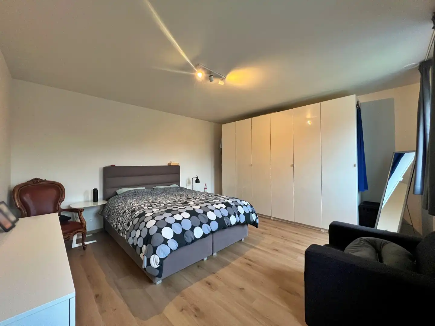 Ruime woning met 3 slaapkamers, garage en tuin foto 12