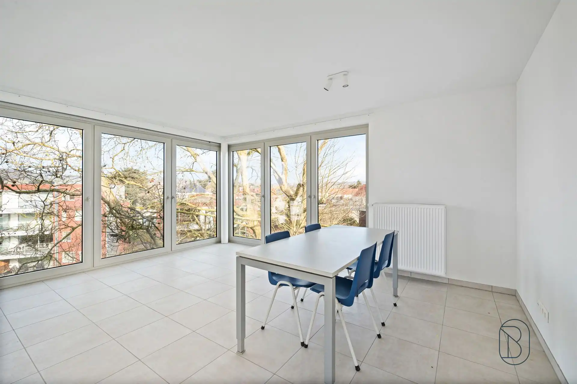 Topgelegen in het centrum: kwalitatief appartement met zicht foto 10