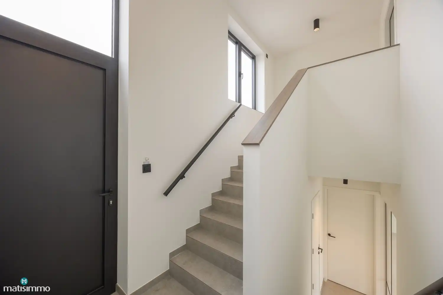 HOOGWAARDIG AFGEWERKTE NIEUWBOUWWONING MET DRIE SLAAPKAMERS EN TUIN (INCLUSIEF TUINONDERHOUD) TE RIEMST foto 2