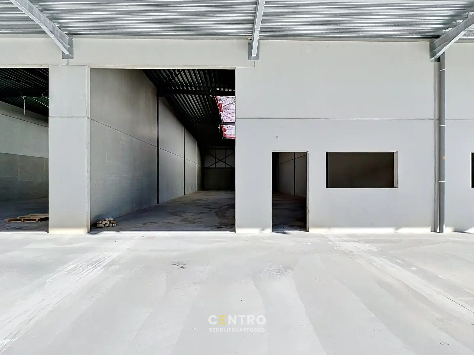 Nieuwbouw KMO-units van 221m² TE HUUR (VH van 7m, 2 parkings, aparte loopdeur en raam), te Kerkhove (Avelgem). foto 8