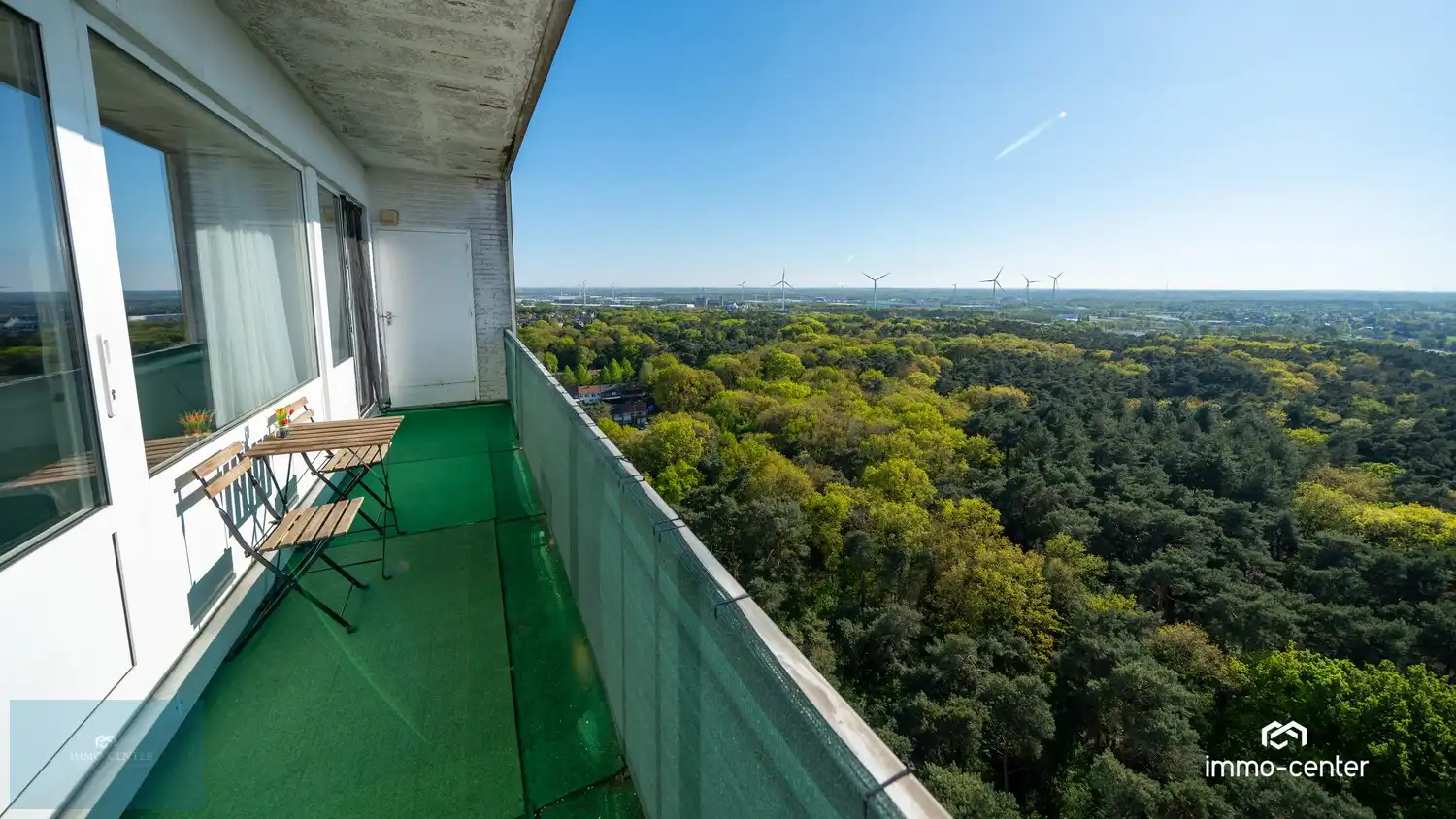 Wonen op topniveau — lichtrijk 2-slaapkamerappartement met uniek panoramisch uitzicht in Genk foto 9