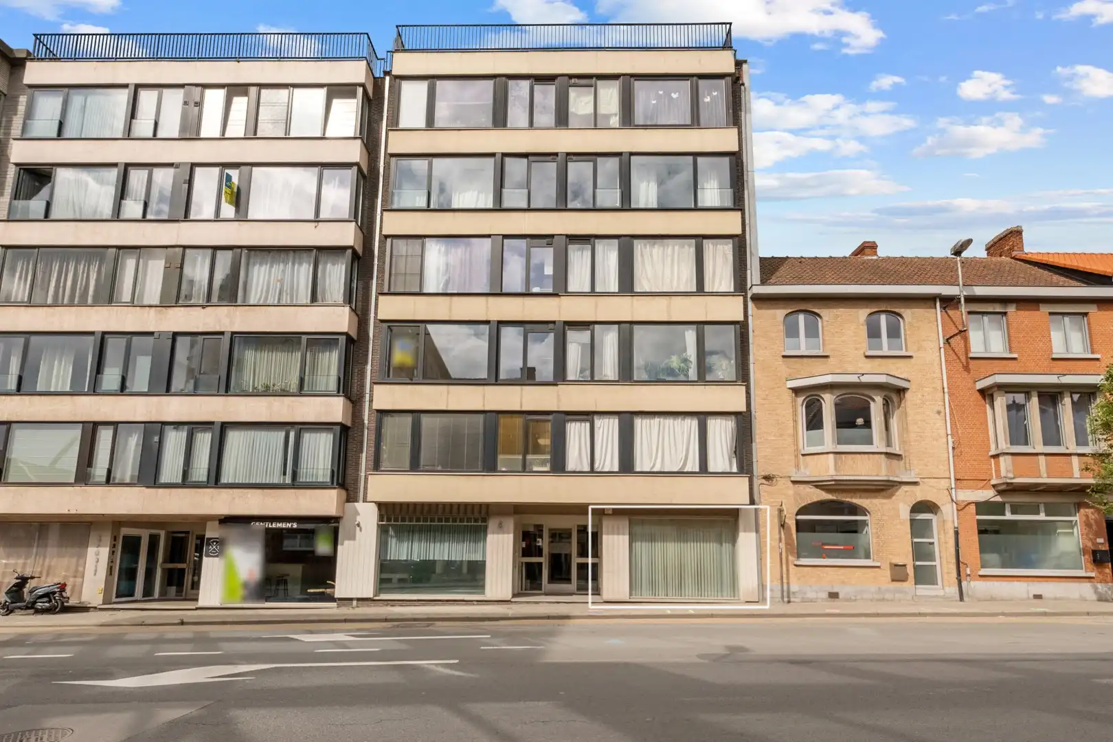 RUIM GELIJKVLOERS APPARTEMENT VAN 115 M2 IN HET HART VAN DEINZE foto 5