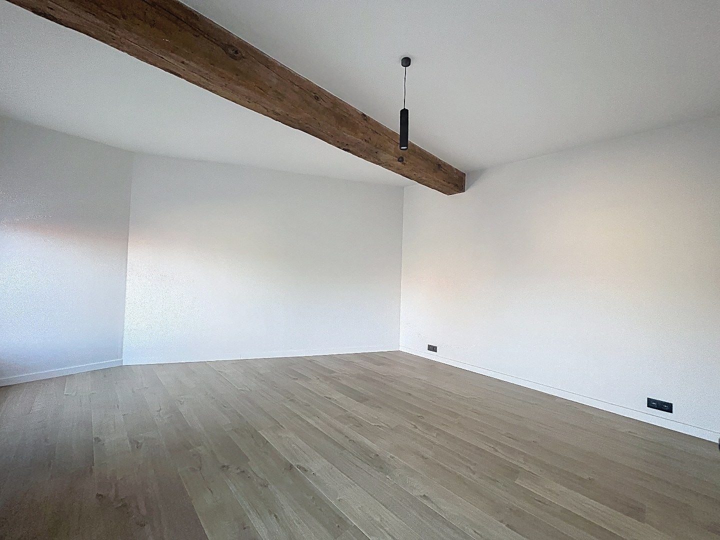 Ruim gerenoveerd appartement in hartje Hoegaarden foto 13