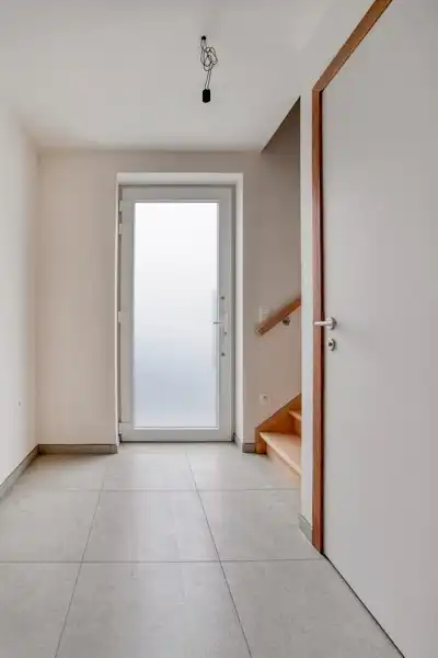 Prachtige, verrassend ruime nieuwbouwwoning met 3 slaapkamers én inpandige garage te koop in Dentergem! foto 2