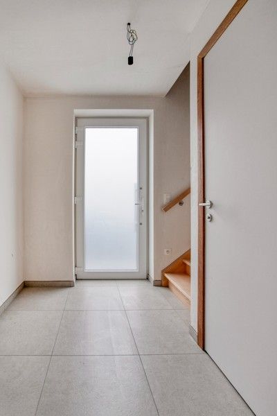 Prachtige, verrassend ruime nieuwbouwwoning met 3 slaapkamers én inpandige garage te koop in Dentergem! foto 2