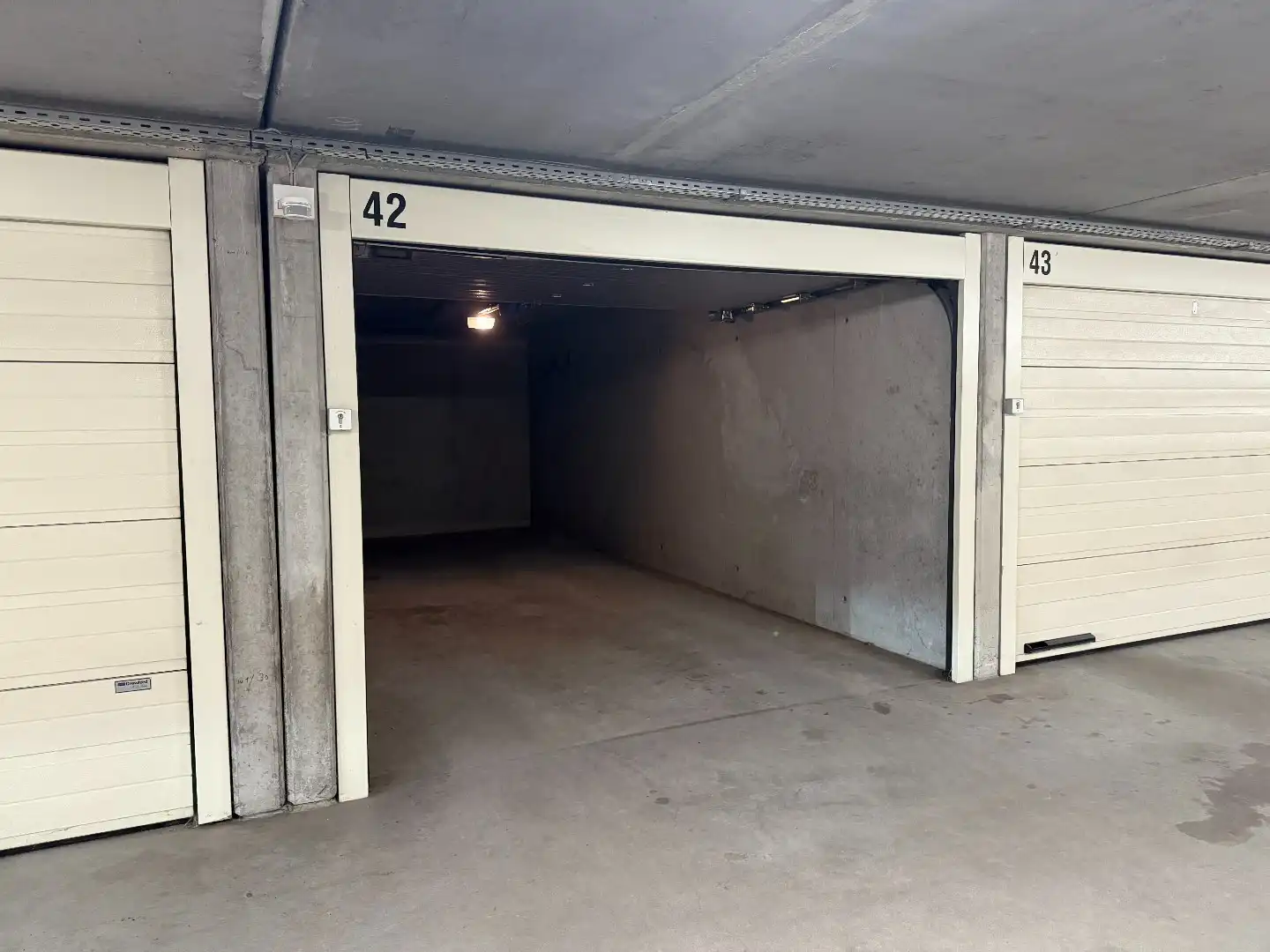 RUIME GARAGEBOX ONDER KINEPOLIS OOSTENDE  foto 3