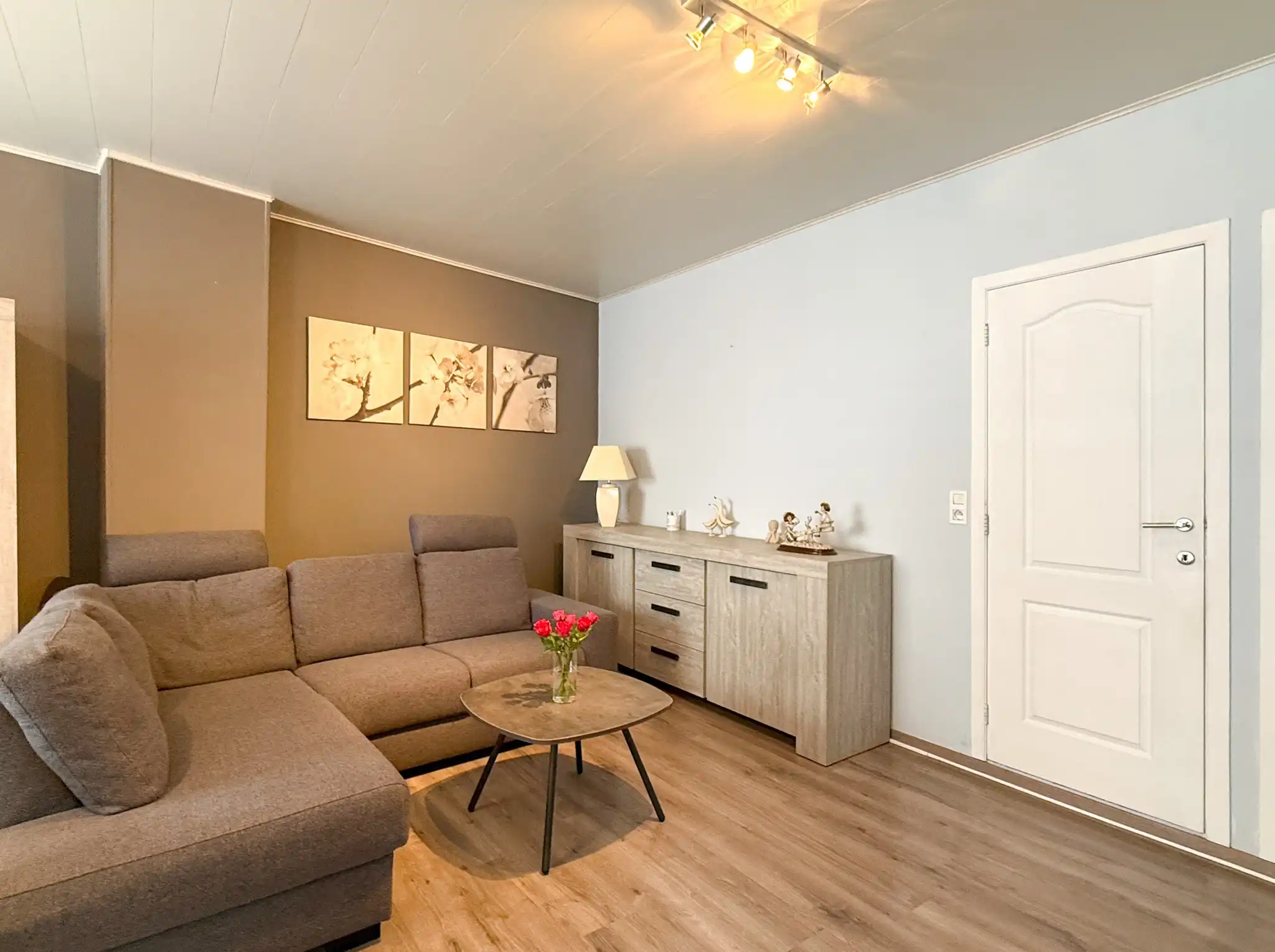 Woning met drie slaapkamers en garage te koop in het hartje van Beveren  foto 4