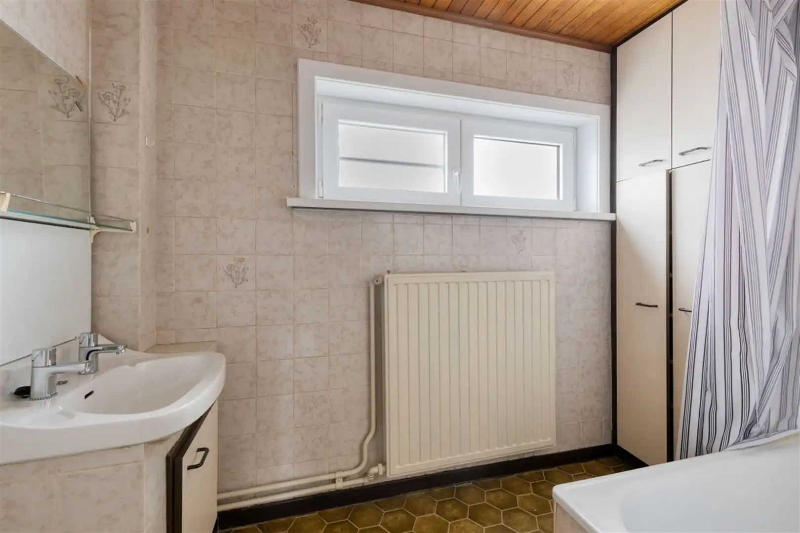 Statige te renoveren woning in deelgemeente Eine foto 12