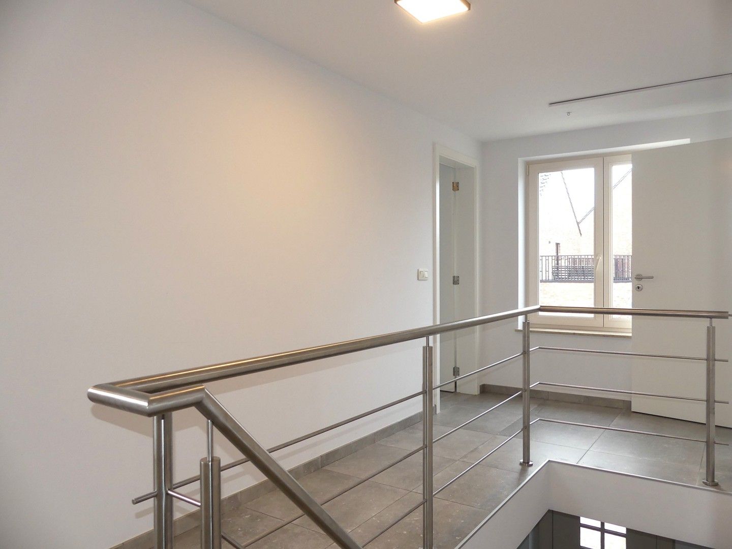 Halfopen nieuwbouwwoning met binnenterras, tuintje en garage - 3 slaapkamers foto 7