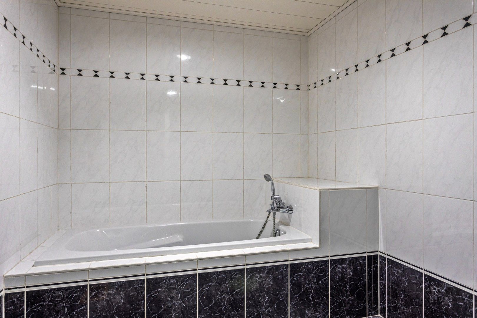 Onderkelderde woning met 4 slpks op 862 m² in een doodlopende straat te OLV Olen ! foto 20