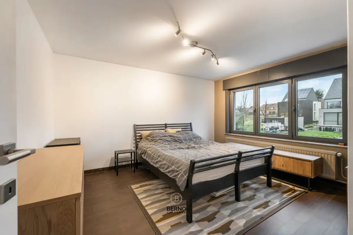 Instapklare halfopen bebouwing met ruime kelder foto 12