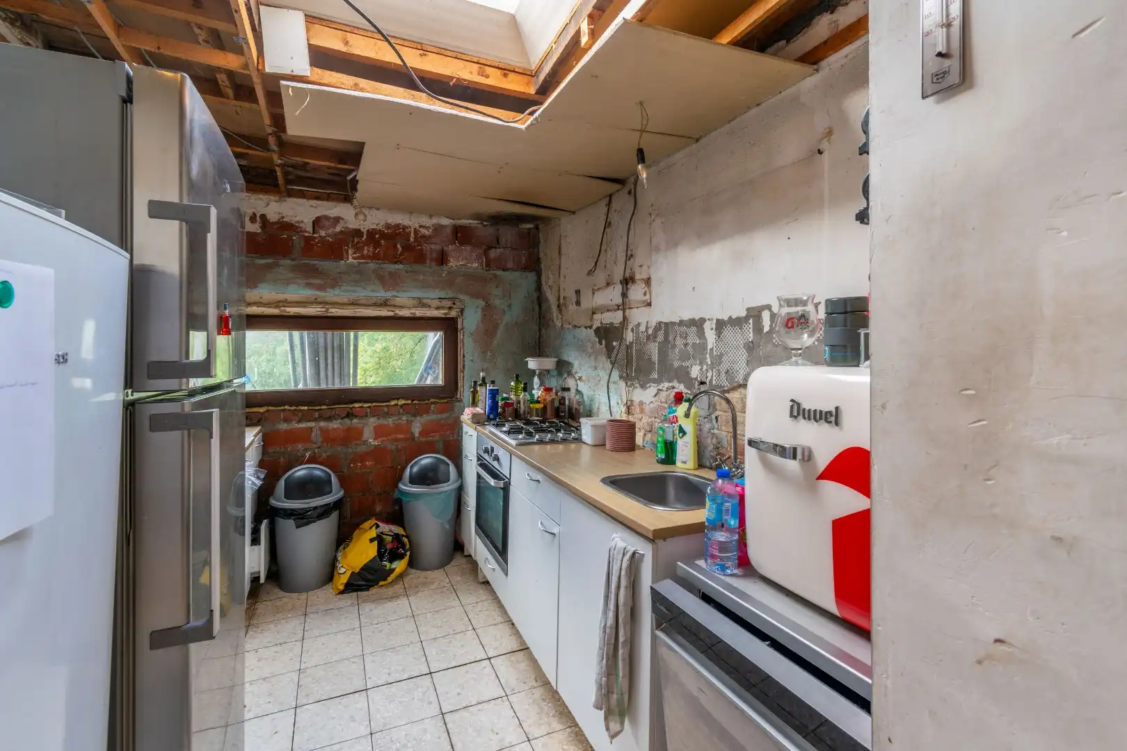 Een mooi gelegen, deels te renoveren woning met 4 slaapkamers!! foto 4