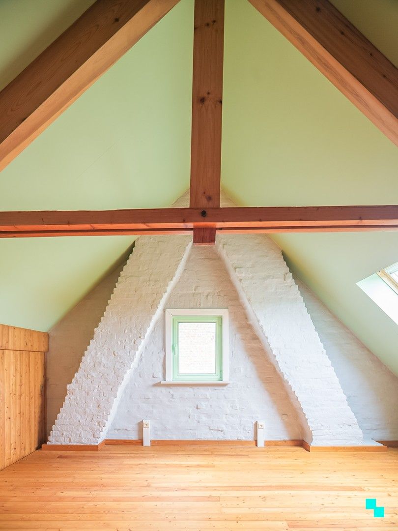 Charmante woning met vijf slaapkamers en inpandige garage te Merelbeke foto 25