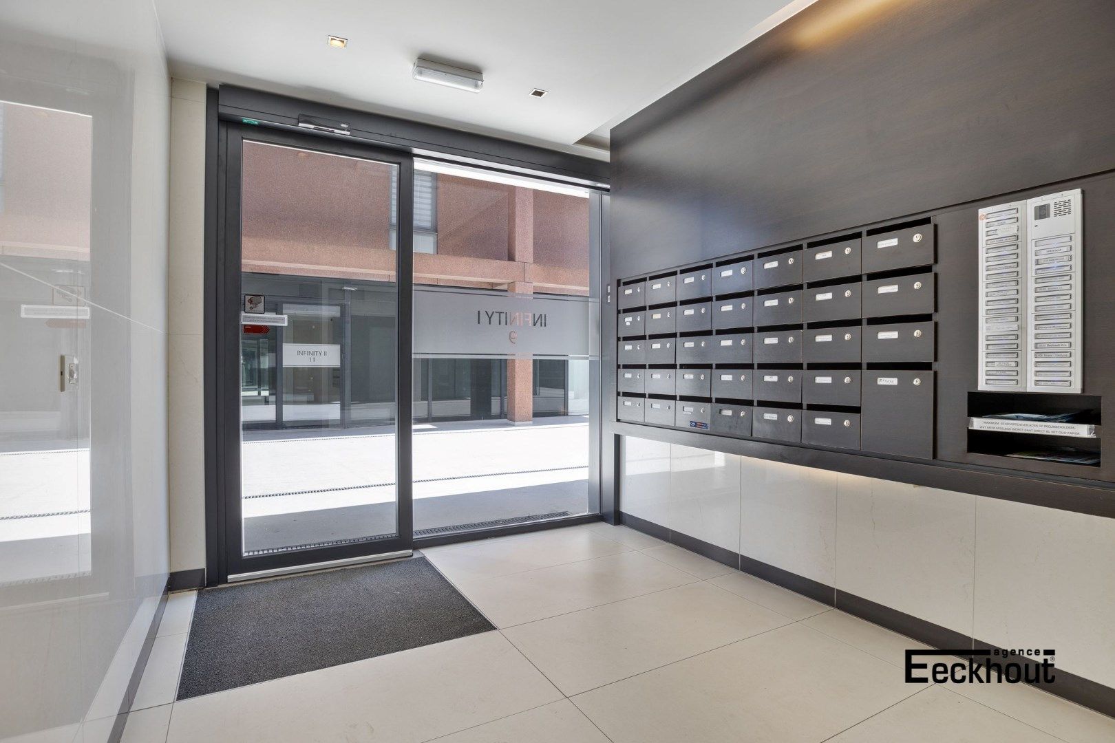 Luxe hoek-appartement met grote zonneterrassen rondom en vlakbij de zeedijk van Mariakerke! foto 22