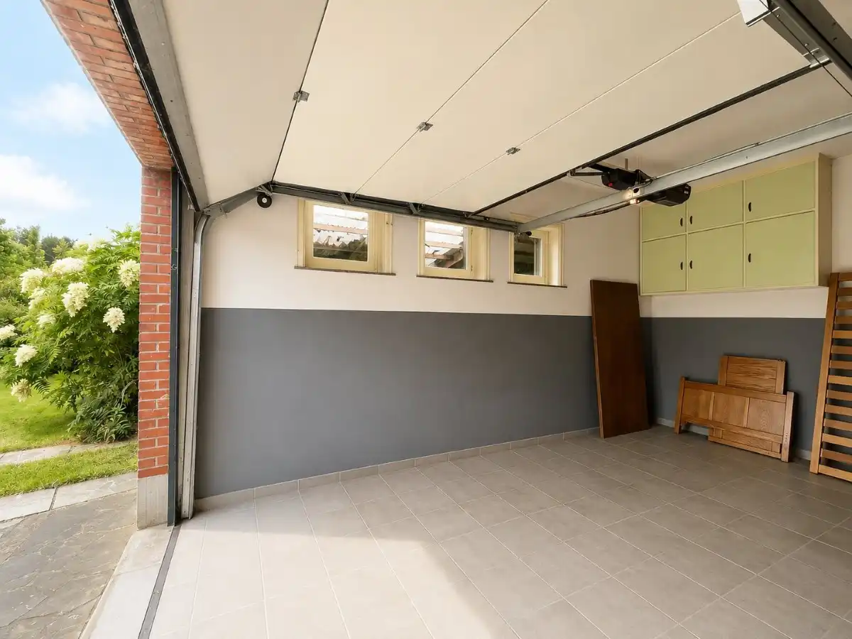 Roeselare - Ruime gezinswoning met garage op een perceel van 1.290 m² foto 15