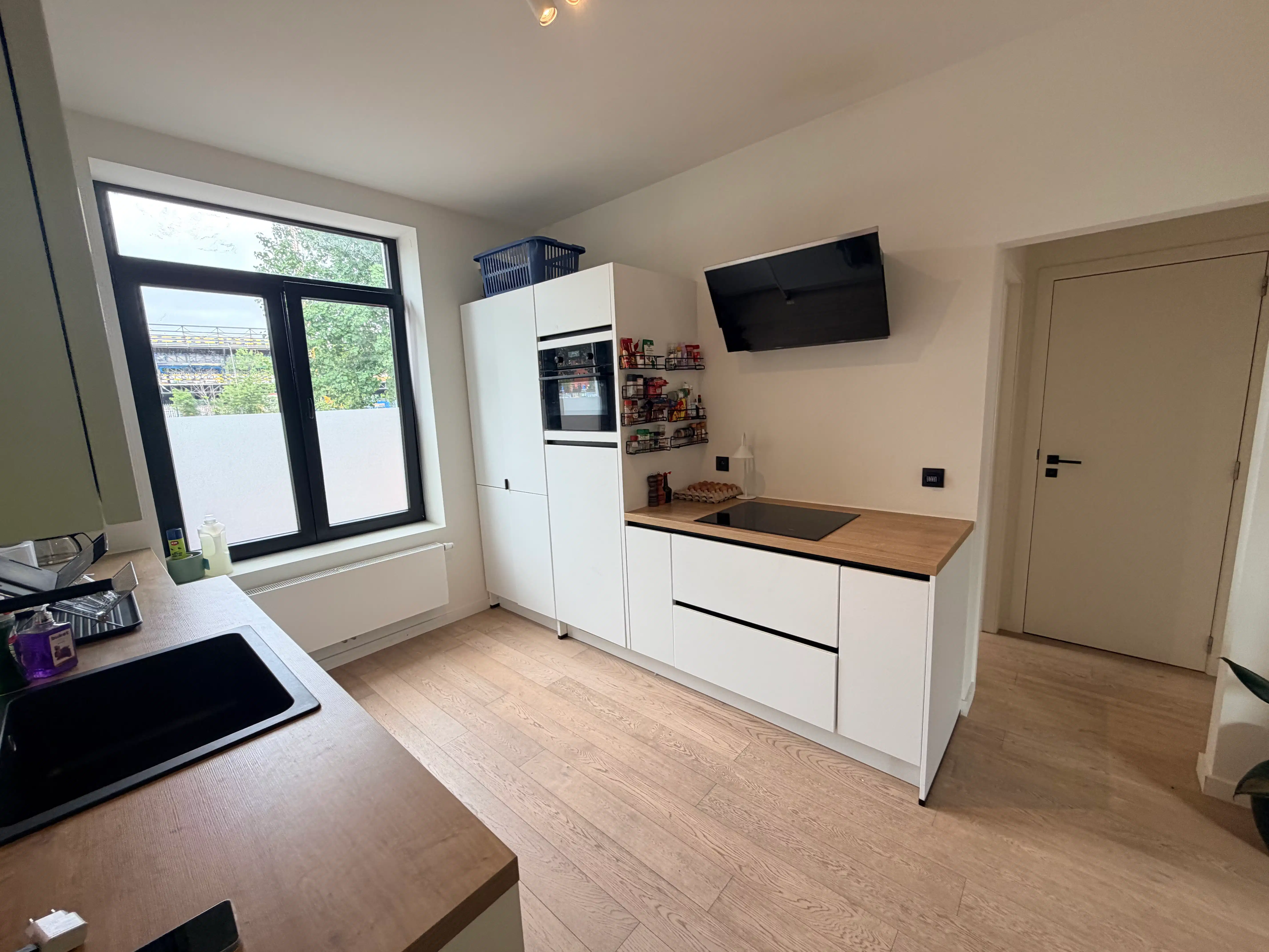 --- NIEUW --- Prachtig gerenoveerd appartement met 3 slaapkamers. foto 5