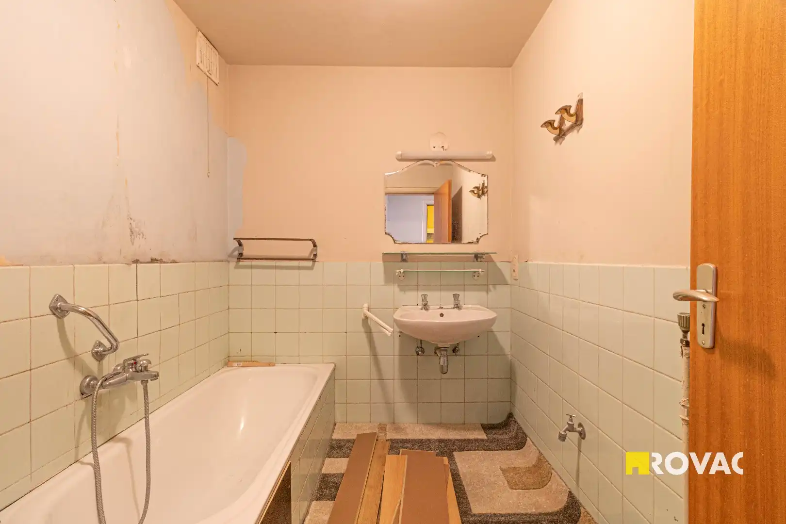 Op te frissen appartement met staanplaats en berging foto 7