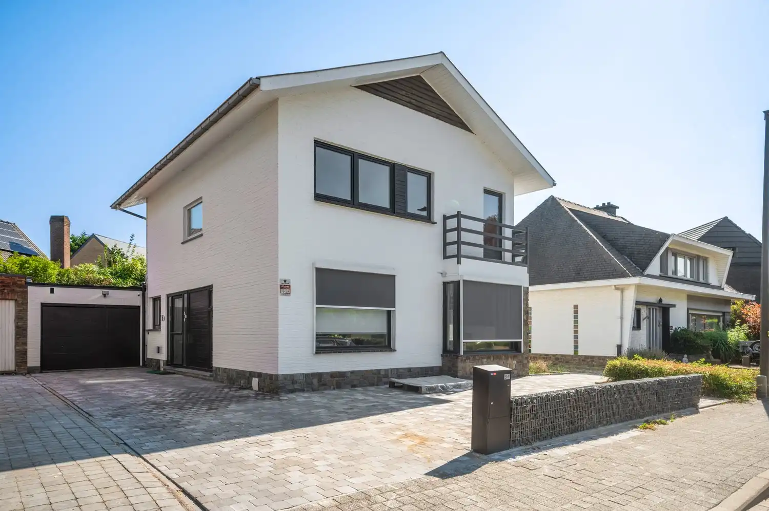 Gerenoveerde, energiezuinige woning met 3 slpkrs en garage in Mechelen foto {{pictureIndex}}