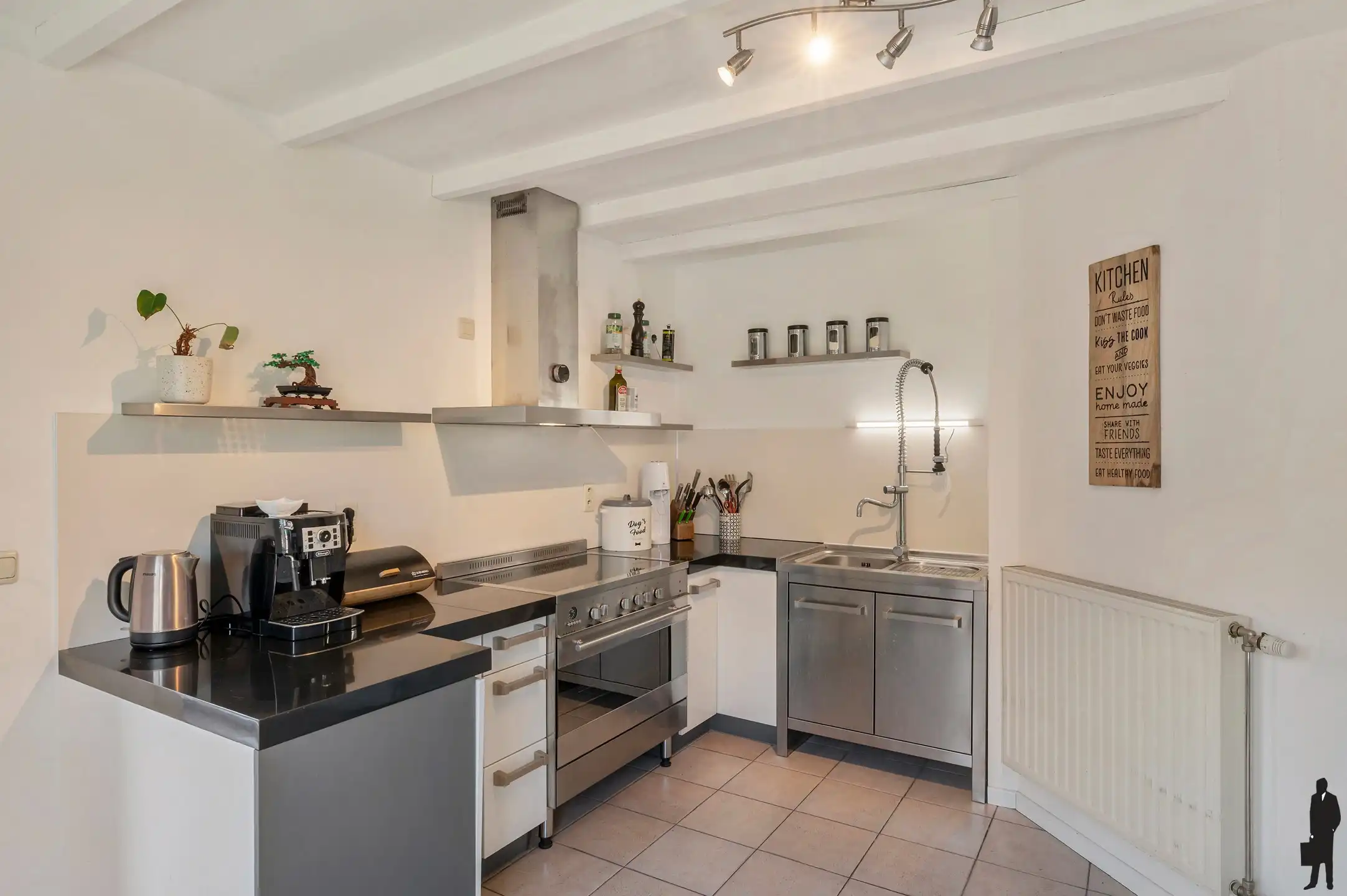 Charmante gezinswoning met zonnige tuin, garage en 3 slaapkamers op rustige ligging foto 11