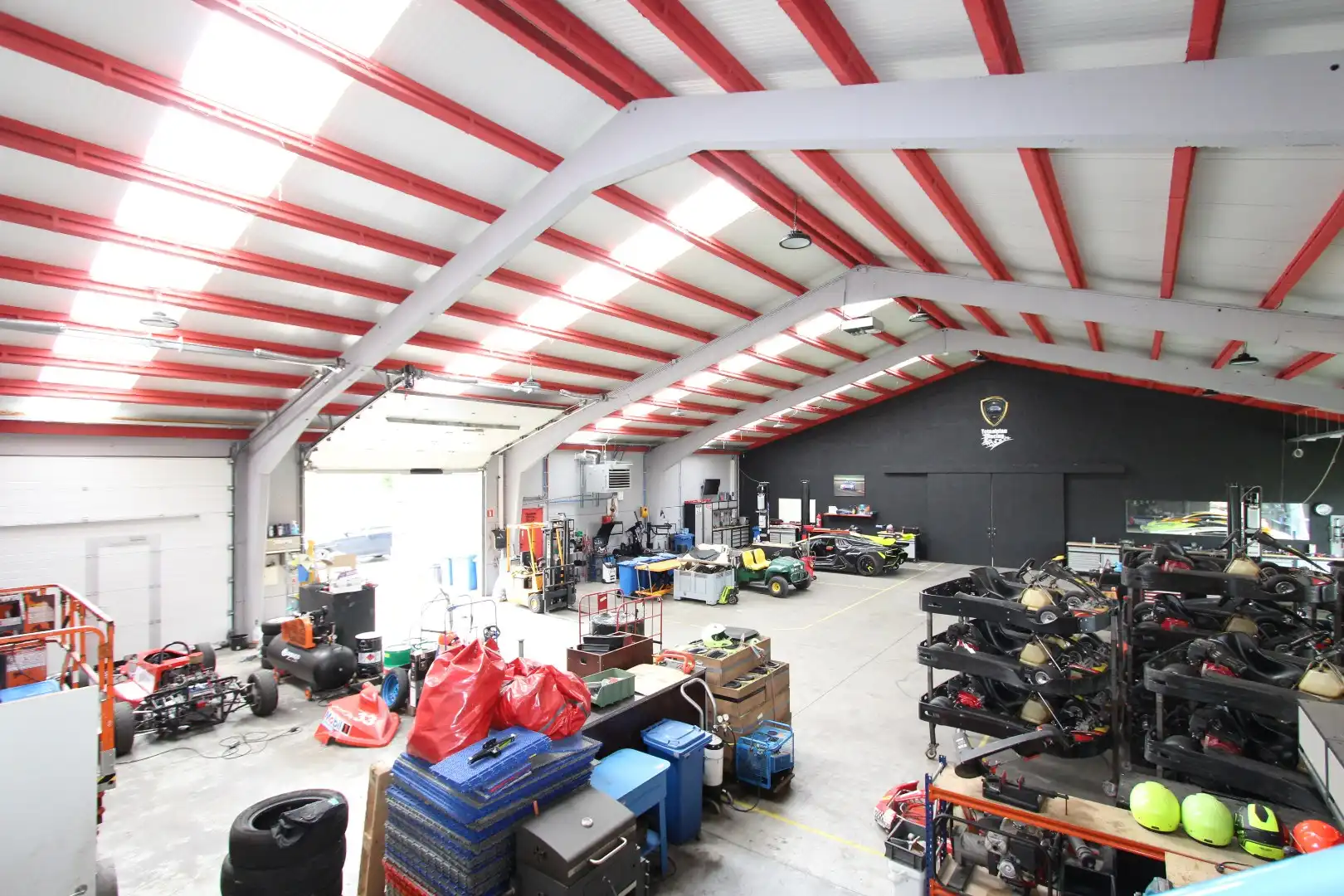Ruime toonzaal, atelier langs de expressweg Knokke- Antwerpen te Eeklo foto 13