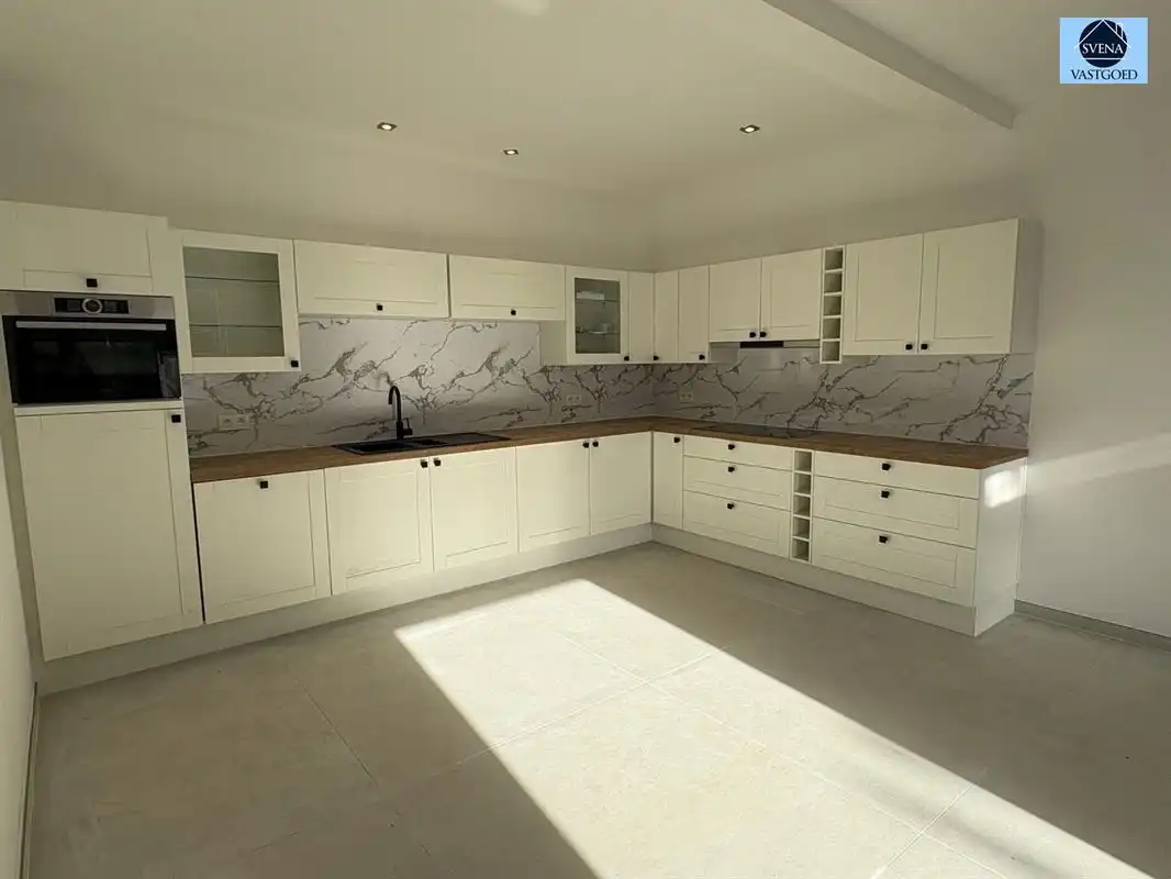 ZEER RUIME WONING MET 4 SLAAPKAMERS EN 2 GARAGES foto 10