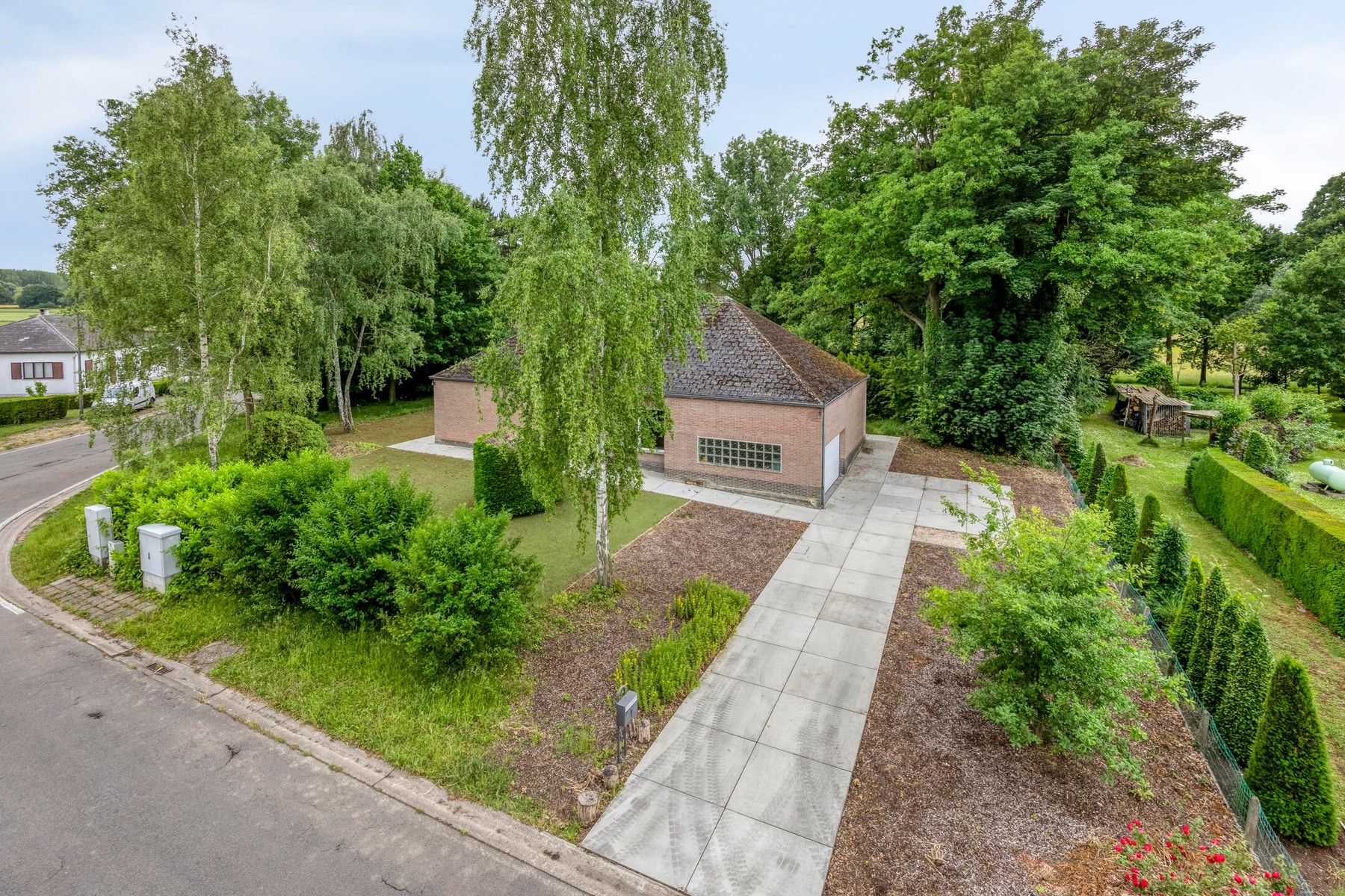 Ruime bungalow op groot perceel foto 9